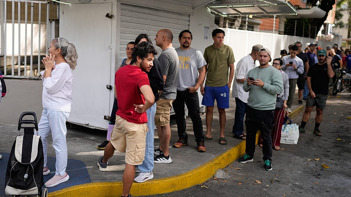 Venezuela: caraqueños buscan alimentos en medio de la incertidumbre política y económica actual