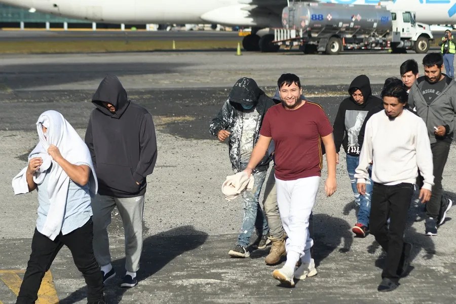 El Gobierno de Trump se atribuye la deportaci&oacute;n de 650.000 inmigrantes irregulares en EE.UU.