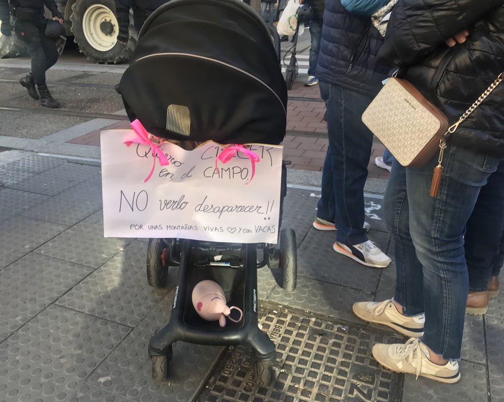 Una gran tractorada en Zaragoza protesta contra el recorte del 20% de la PAC y el acuerdo