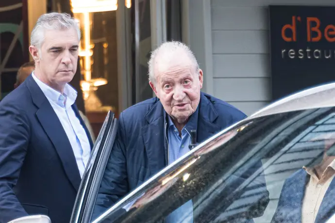 El emérito cumple 88 años en el exilio, pendiente de su regreso a España, con PSOE y Sumar