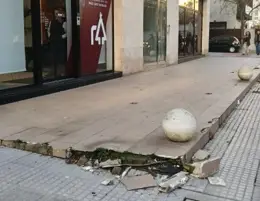 Conductor ebrio interrumpe cabalgata de Reyes en Cádiz y provoca daños materiales