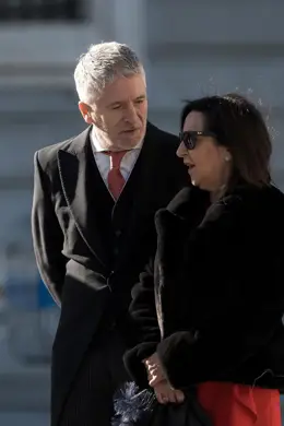 PSOE responde a Feijóo que el Gobierno asiste a la Pascua Militar mientras Sánchez está en