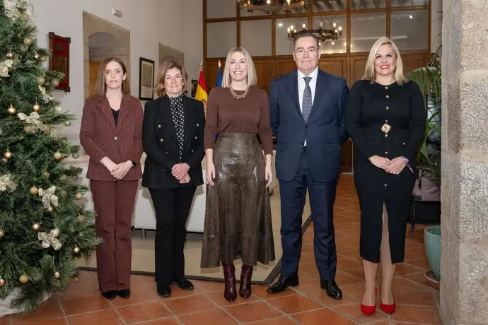 Caja Extremadura y Cajalmendralejo proponen a Guardiola una estrategia conjunta para la región