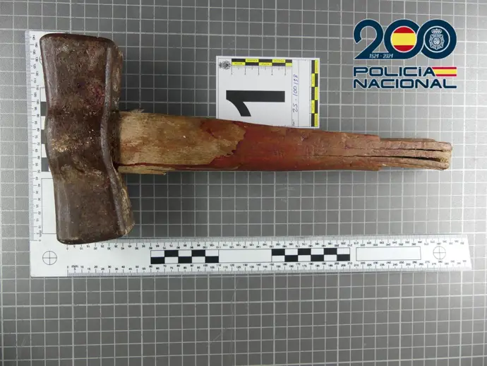 Un joven es arrestado tras asesinar a su padre con un martillo en Arrecife, Lanzarote