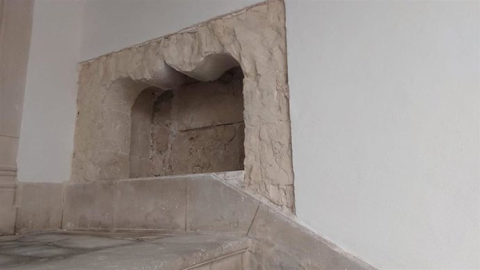 Parte de la puerta medieval descubierta en Can Bordils.