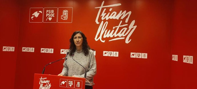 La diputada del PSIB y secretaria general de los socialistas de Mallorca, Amanda Fern&aacute;ndez, en rueda de prensa. Archivo.