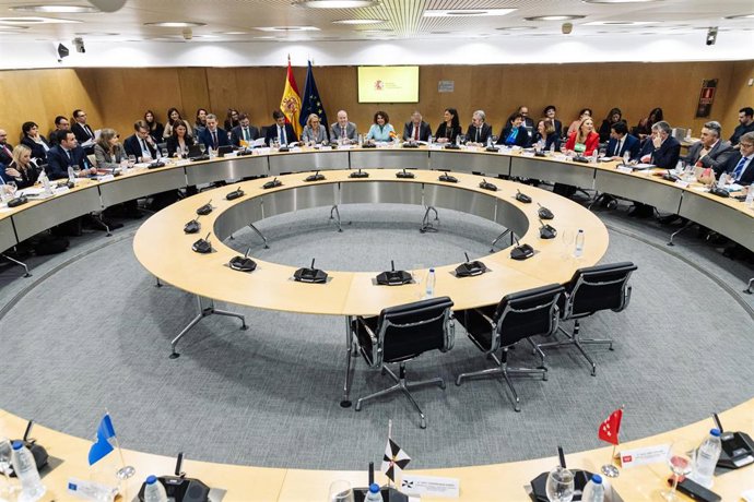 Archivo - Vista general de una reuni&oacute;n del Consejo de Pol&iacute;tica Fiscal y Financiera (CPFF)