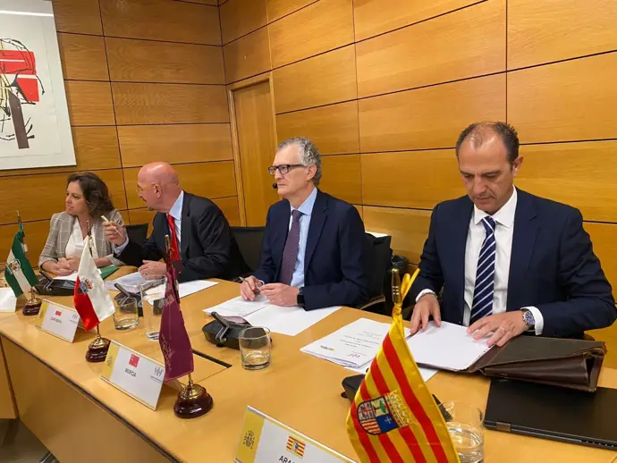El gobierno regional pide a la ministra de Sanidad que deje su gestión "sectaria" del Estatuto
