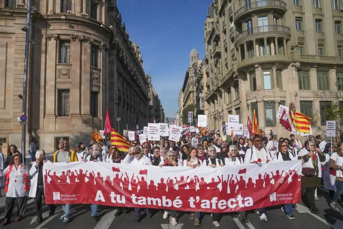 Metges de Catalunya estima el seguimiento de la huelga en un 45%, mientras que Salud lo fija en un