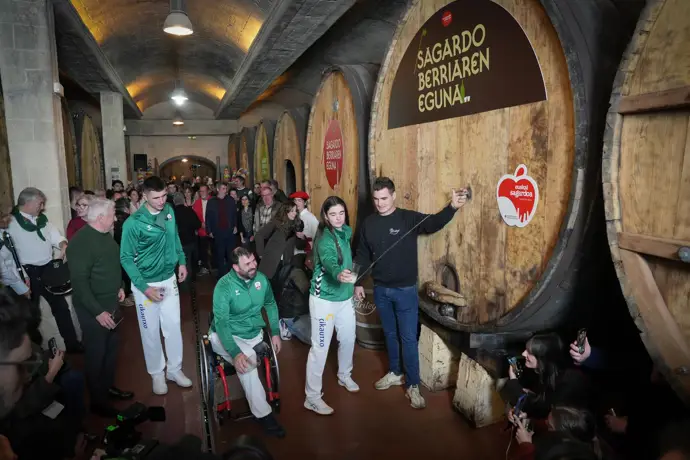 La Selección Vasca de Pelota abre la temporada de sidrerías en Petritegi, Astigarraga