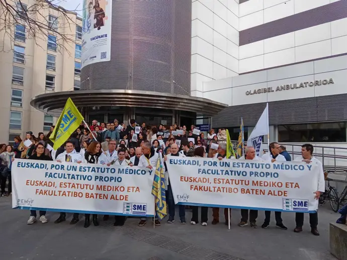 Médicos vascos piden un estatuto propio por las malas condiciones y avisan de un posible conflicto