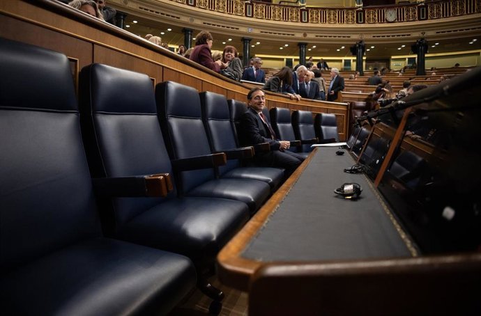 El ministro de Asuntos Exteriores, Cooperaci&oacute;n y Uni&oacute;n Europea, Jos&eacute; Manuel Albares, durante una sesi&oacute;n plenaria extraordinaria, en el Congreso de los Diputados, a 15 de enero de 2026