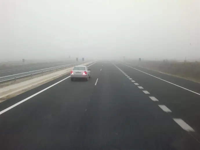 La niebla afecta la circulación en diversos tramos de carreteras de Extremadura