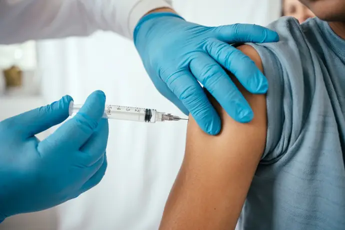 El SES extiende la campaña de vacunación contra la gripe y covid este jueves por la tarde y sin