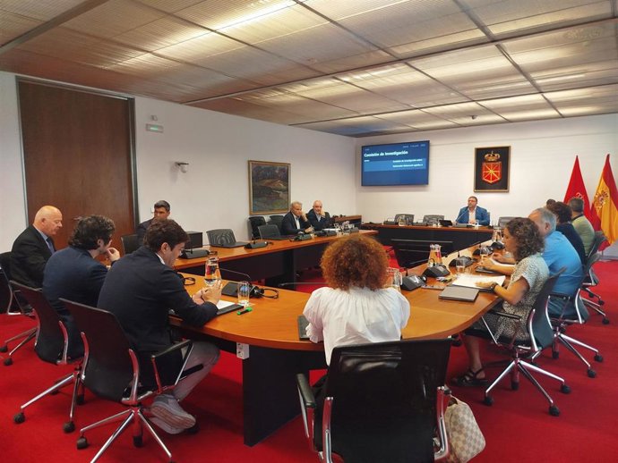 Archivo - Imagen de archivo de la comisi&oacute;n de investigaci&oacute;n del Parlamento de Navarra sobre adjudicaciones de obras p&uacute;blicas.