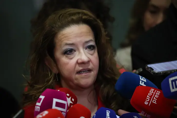 la huelga en la paz se asocia con el estatuto marco de mónica garcía, evidenciando la falta de