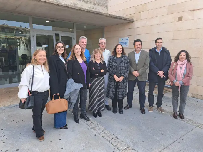 La consellera Manuela García recorre el Centro de Salud de Santa Ponça para supervisar servicios.