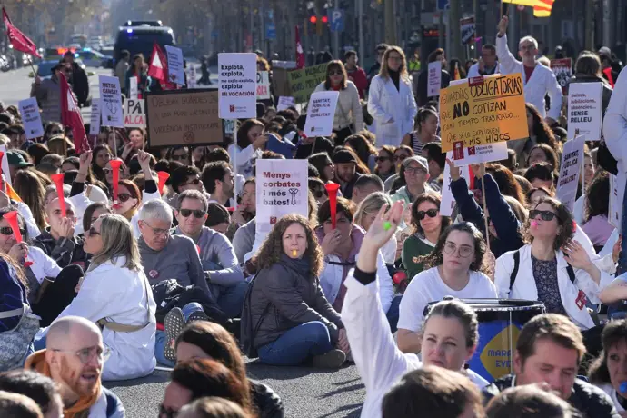 Metges de Catalunya llama a huelga de médicos el 16 y 20 de febrero por mejoras laborales