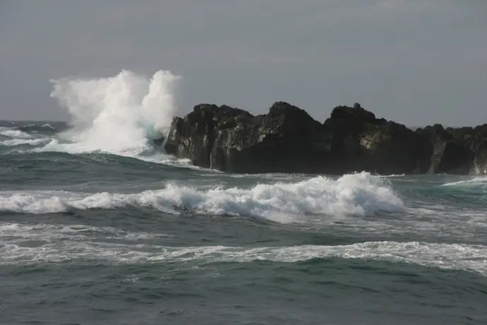 El Gobierno establece alerta por fenómenos costeros en todas las Islas Canarias desde este