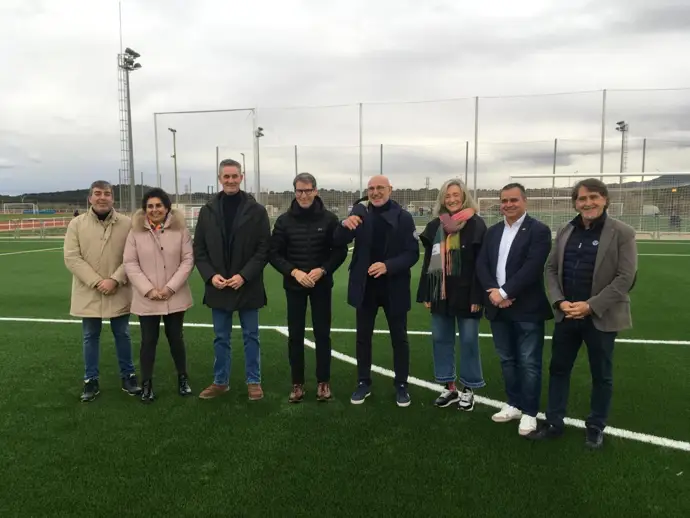 Luis de la Fuente motiva a los niños a practicar deporte porque enseña valores que perduran en la