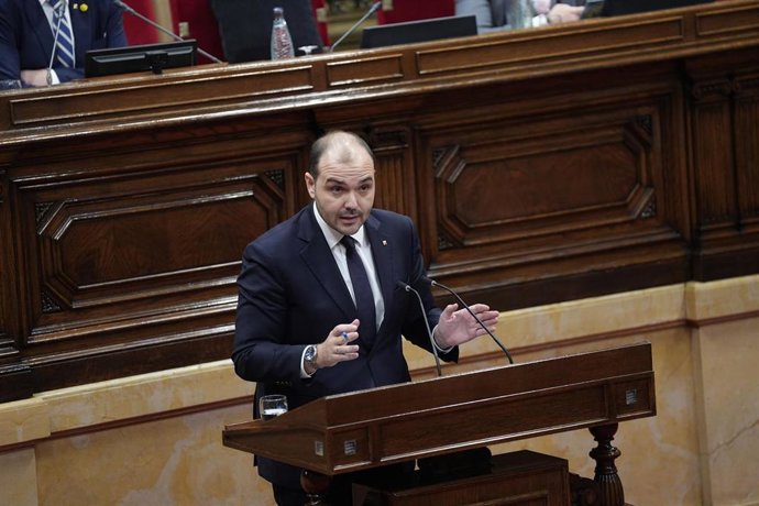 El conseller de la Presidencia, Albert Dalmau, interviene durante una comparecencia, en el Parlament de Catalunya, a 28 de enero de 2026, en Barcelona, Catalunya (Espa&ntilde;a).
