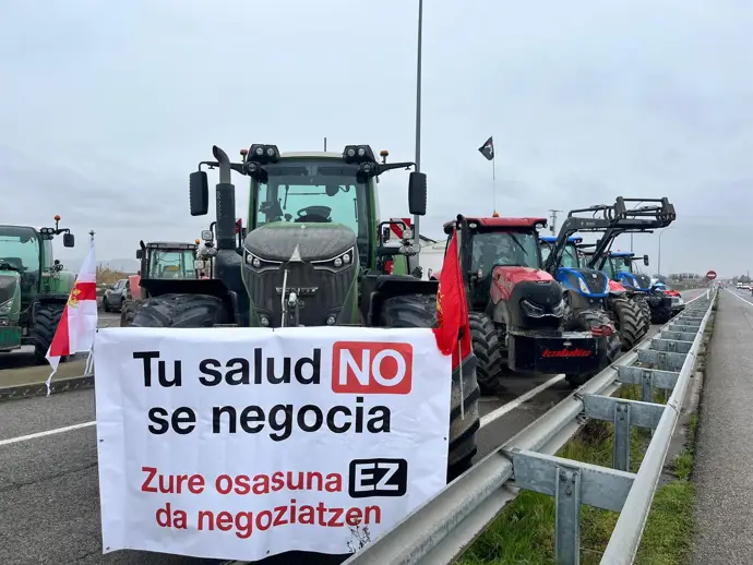 Agricultores protestan en Castejón y Ribaforada bloqueando carreteras en defensa del sector