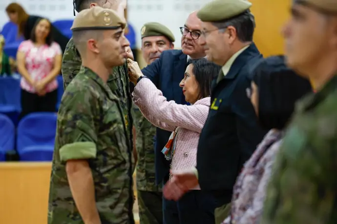 Robles reconoce a la Brigada 'Canarias' XVI por su labor en Líbano y durante la Dana