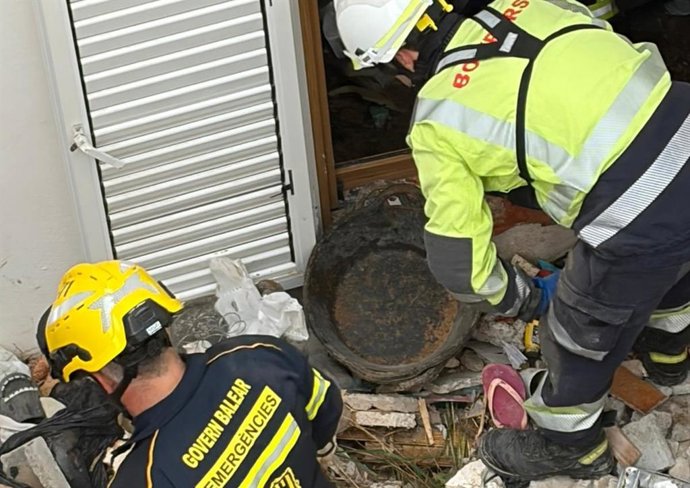 Efectivos de emergencias en el lugar del suceso.