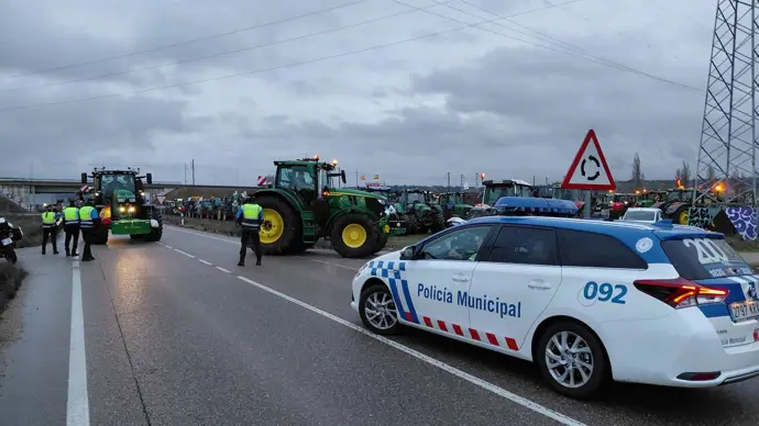 Alrededor de 450 tractores llegan a Valladolid y ocupan las principales vías de acceso