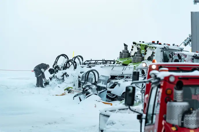 Remontes y pistas de Sierra Nevada reabren tras cuatro días cerradas por el temporal de nieve