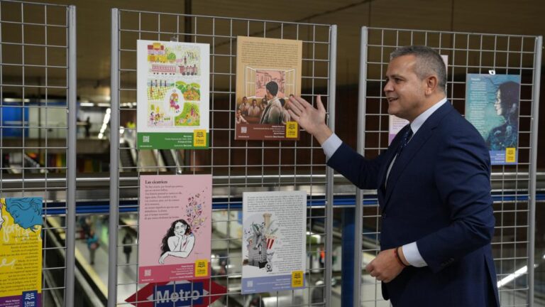 La Comunidad de Madrid convierte el transporte público en un espacio de lectura con Libros a la