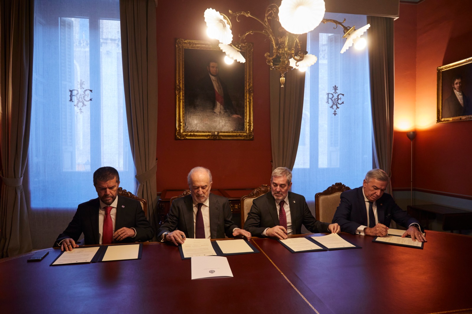 Canarias fortalece su relación con la Real Academia Española y promueve el uso del español