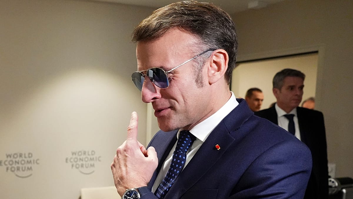 Las gafas de aviador de Macron causan furor en el Foro de Davos y se vuelven virales