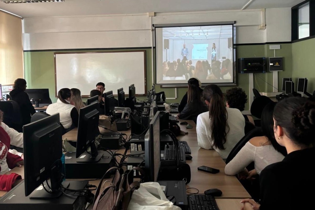 Centros educativos de Canarias participan en jornadas sobre innovación y metodologías de