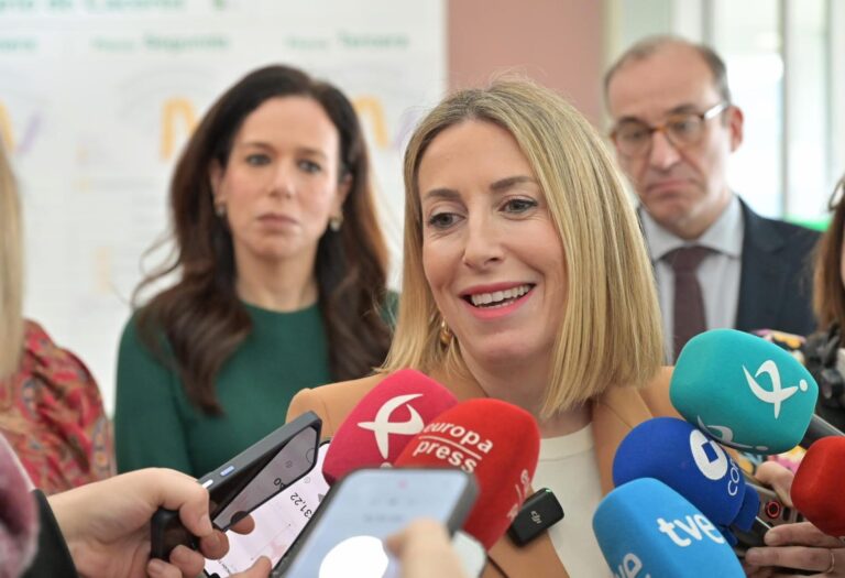 Guardiola visita el Hospital Universitario de Cáceres para conocer el nuevo servicio de medicina