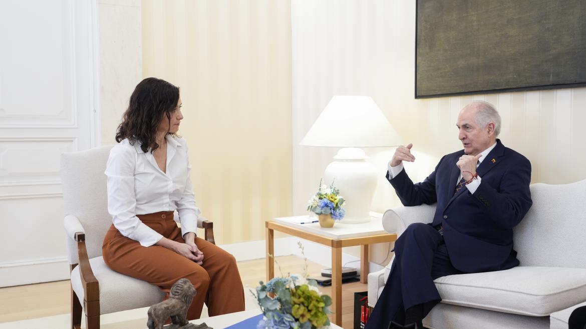Díaz Ayuso se reúne con el exalcalde de Caracas, Antonio Ledezma, en la Real Casa de Correos