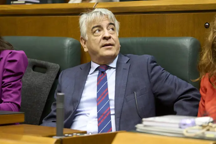 De Andrés califica la vacunación con dosis caducadas en Osakidetza como un ejemplo de mala