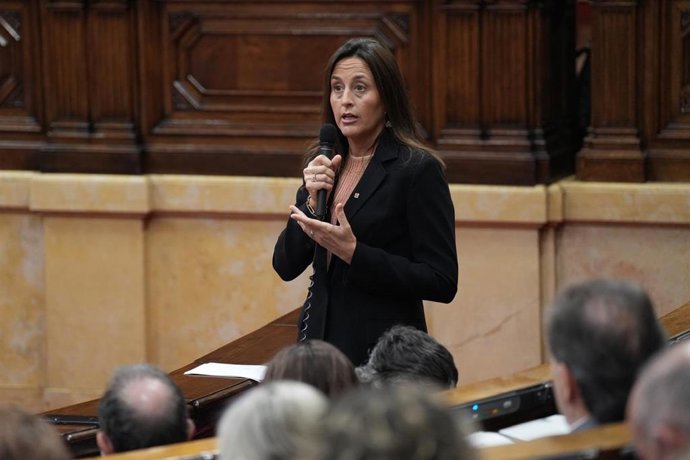 Archivo - La consellera de Educaci&oacute;n y Formaci&oacute;n Profesional de la Generalitat, Esther Niub&oacute;