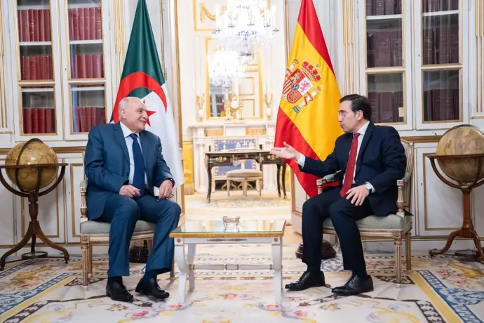 Albares resalta el papel de Argelia como socio estratégico y fiable tras su encuentro con Attaf