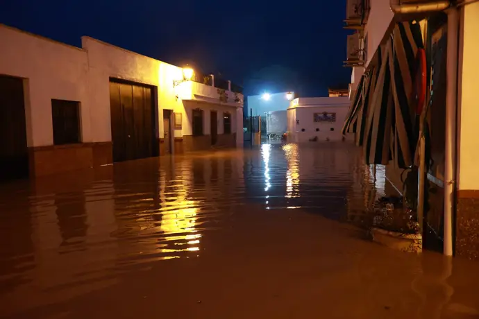 Los 50 residentes de El Calerín en Lora del Río (Sevilla) pueden regresar a sus hogares