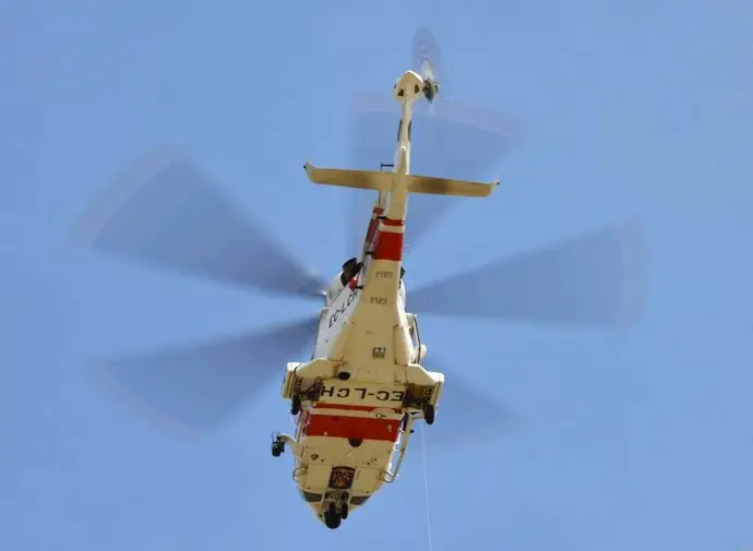 Salvamento Marítimo rescata a cinco personas de un velero naufragado cerca de Gran Canaria