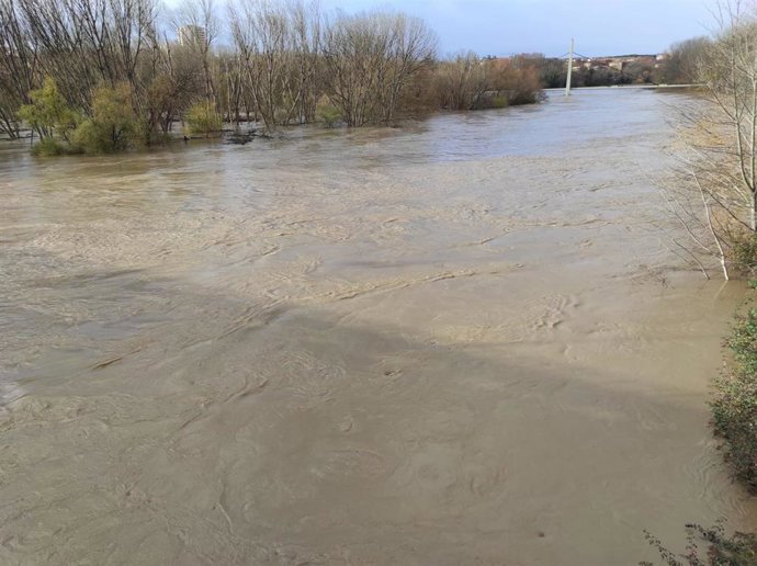 Archivo - El r&iacute;o Ebro a su paso por Logro&ntilde;o