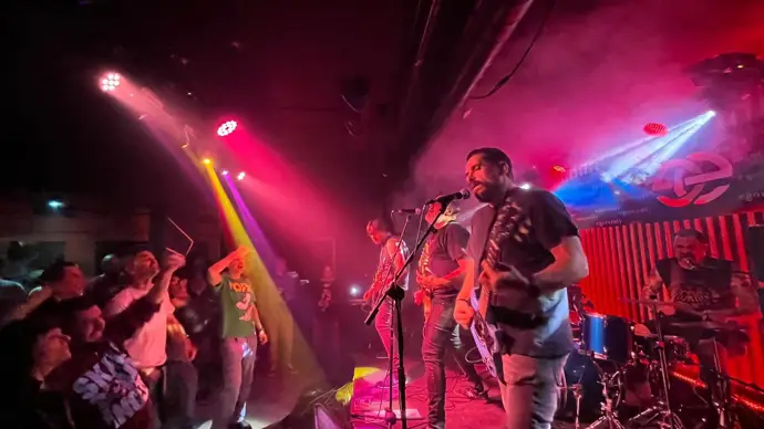 Aún hacemos música para jóvenes y disfrutar de esto no nos cuesta dinero, lo que es un privilegio