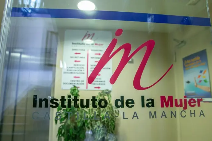 El Instituto de la Mujer destina 435.000 euros a UGT, CCOO y Cecam para fomentar masculinidades