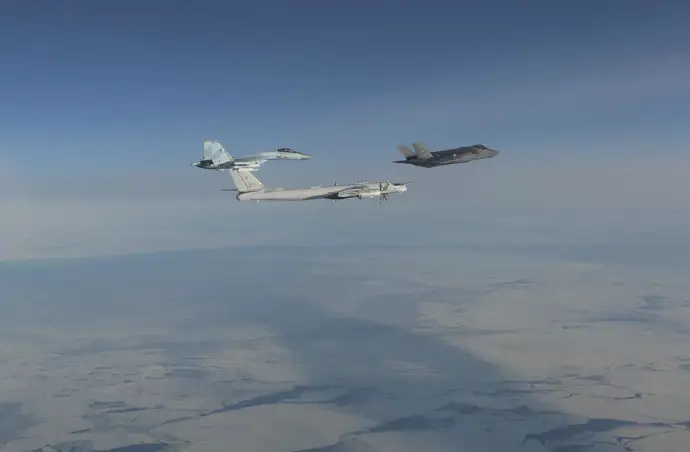 Aviones de Estados Unidos interceptan varios aviones rusos localizados cerca de Alaska