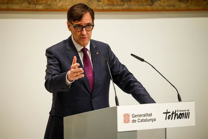 Archivo - El presidente de la Generalitat, Salvador Illa, durante un acto en el Palau de la Generalitat.
