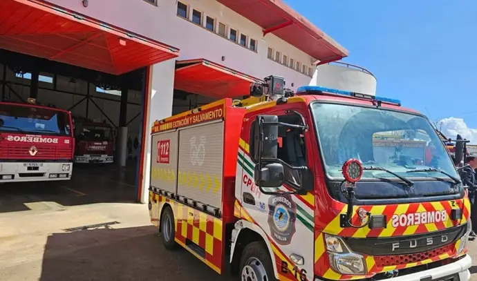 Hospitalizado por inhalación de humo y quemaduras tras un incendio en su casa en Valverde, Huelva