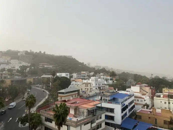 Canarias mantiene la prealerta por calima este domingo, con una fuerte afección esperada en las