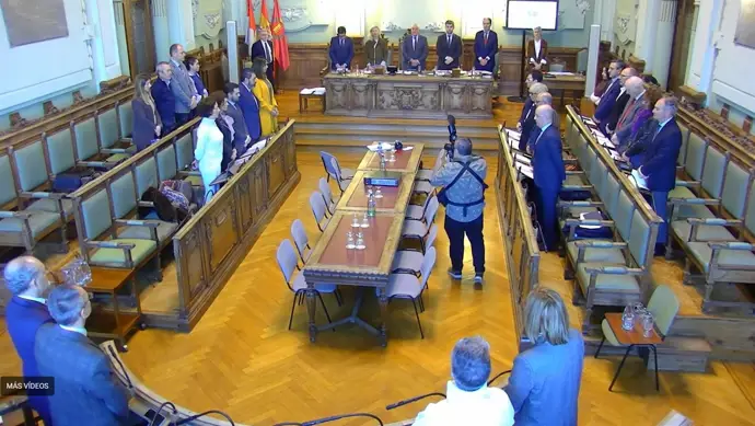 Minuto de silencio en el Ayuntamiento de Valladolid por la muerte de Juan Esteban Rubio a puñaladas