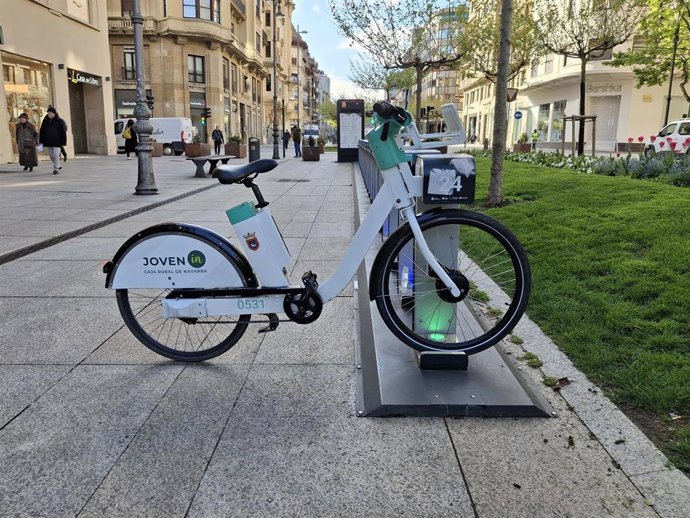 Archivo - Servicio de alquiler de bicicletas el&eacute;ctricas del Ayuntamiento de Pamplona.